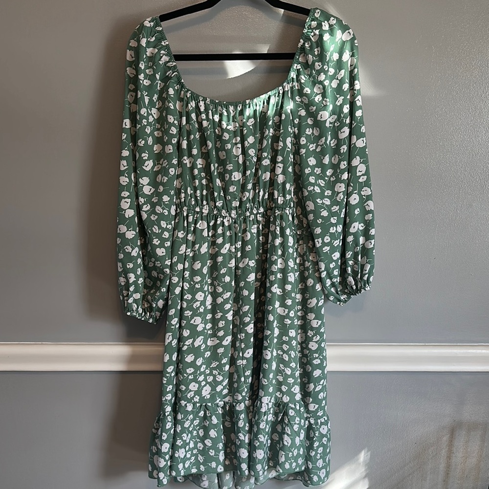 SHEIN Green Midi Dress with V-Neck and Bishop Sleeves - Picture 4 of 5